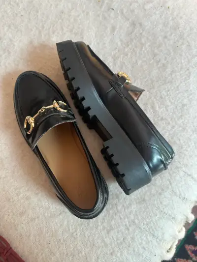 Mocasines negros con detalle dorado - miniatura 5