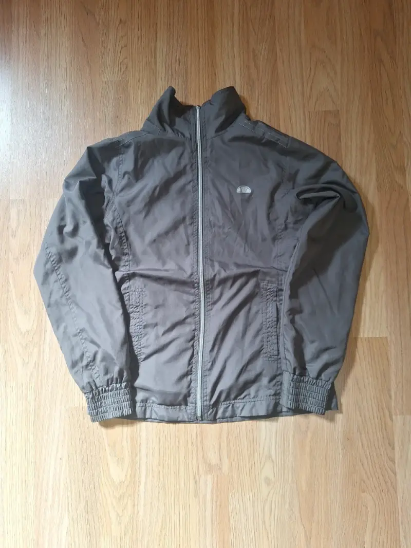 Chaqueta gris con cierre - 1