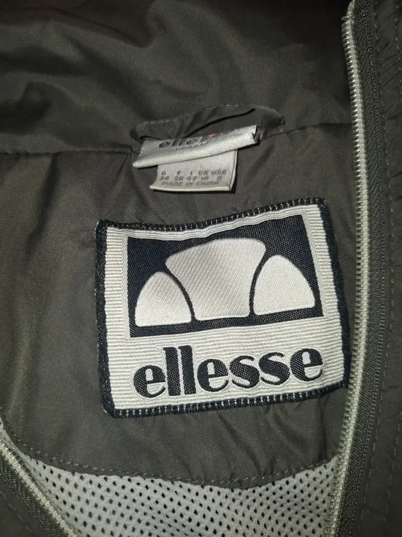Chaqueta gris con cierre - 3