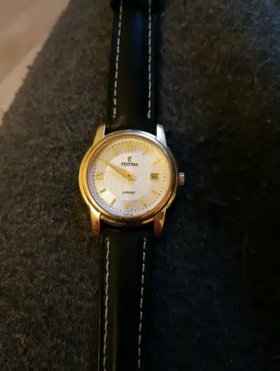 Reloj Festina dorado y negro - miniatura 1