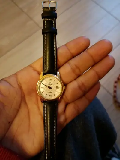 Reloj Festina dorado y negro - miniatura 2