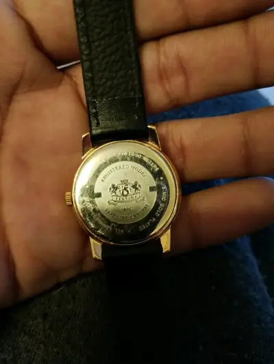 Reloj Festina dorado y negro - miniatura 3