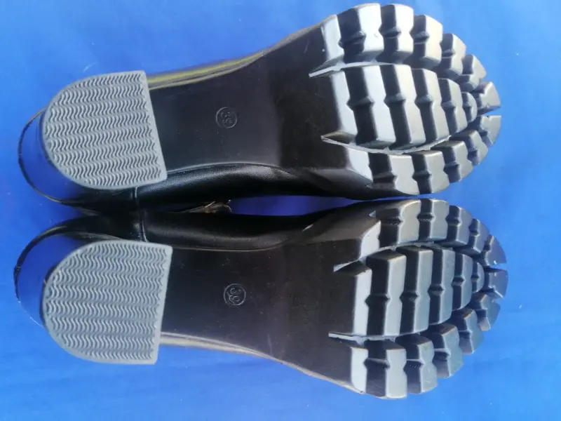 Zapatos negros con pulsera - 2