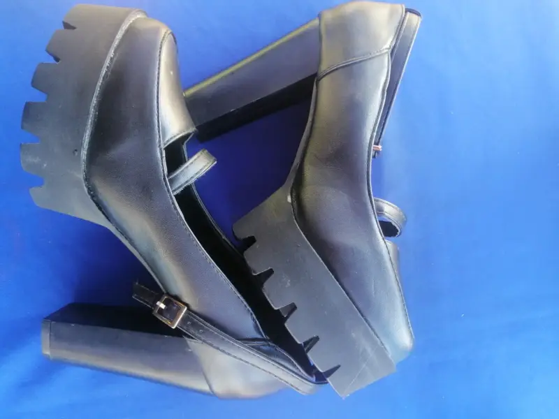 Zapatos negros con pulsera - 3