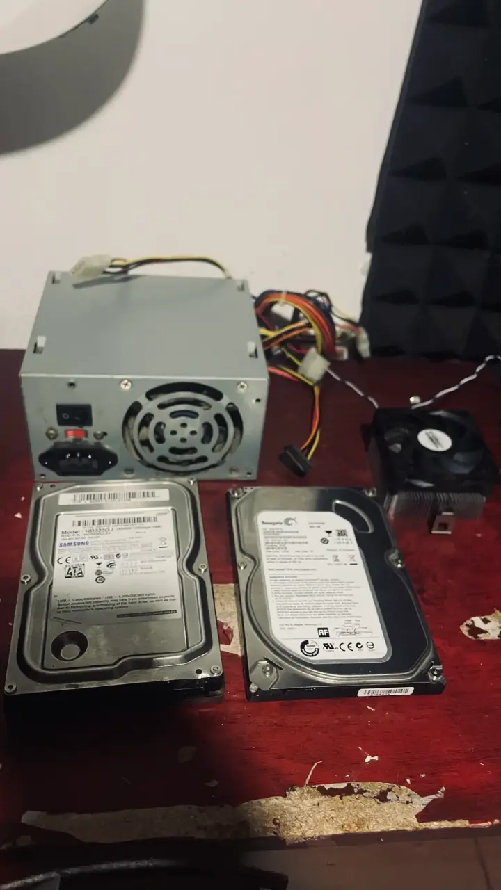 Partes de computadora usadas - 1