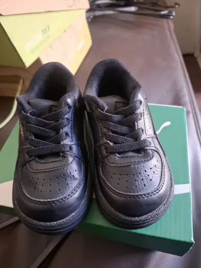 Zapatillas negras Puma para niños - miniatura 2