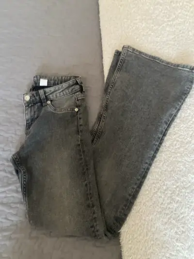 Jeans flared gris oscuro talla EUR 34 - miniatura 3