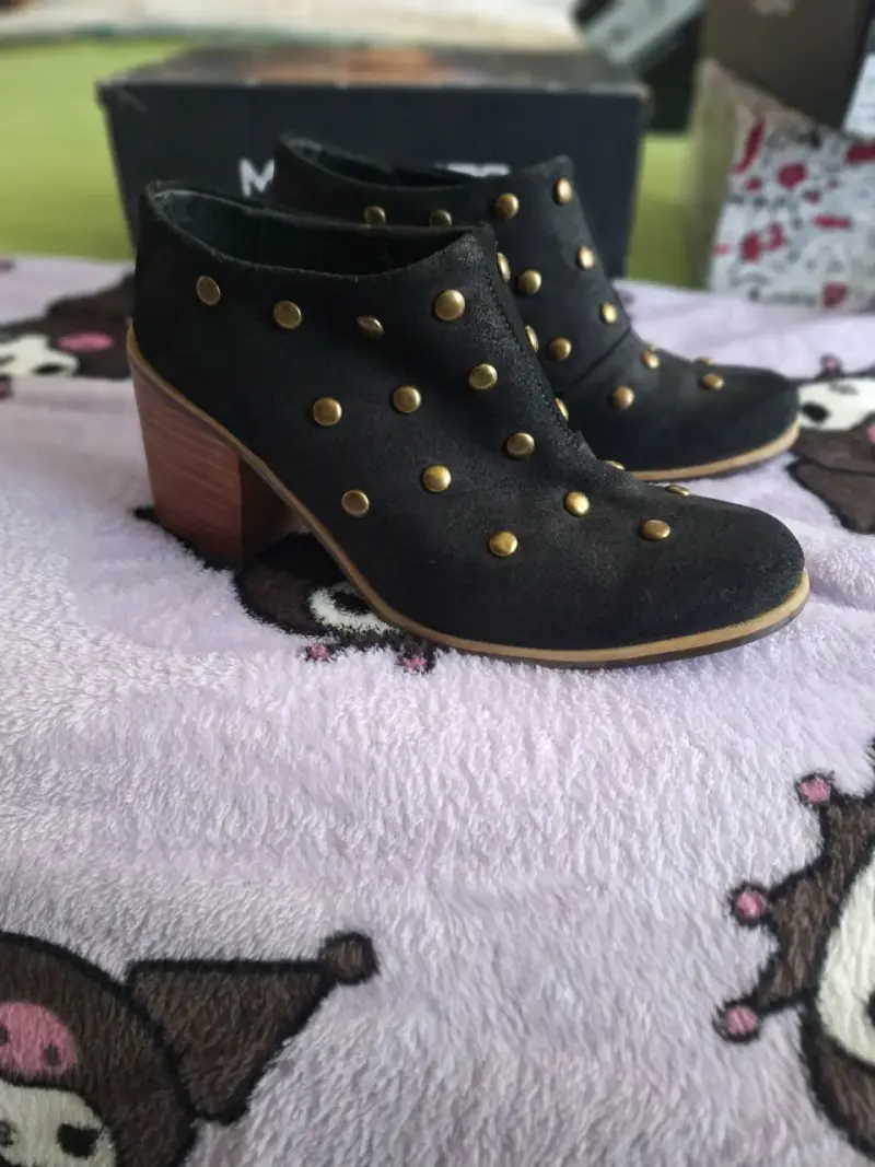 Botines de tacón con tachas - 2