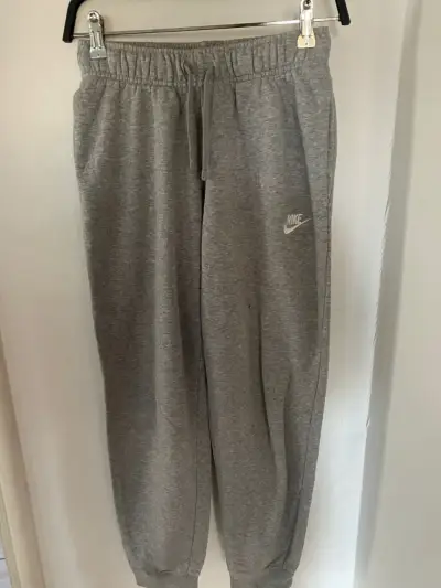 Pantalón deportivo gris Nike (TALLA XS) - miniatura 1