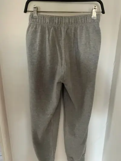 Pantalón deportivo gris Nike (TALLA XS) - miniatura 2