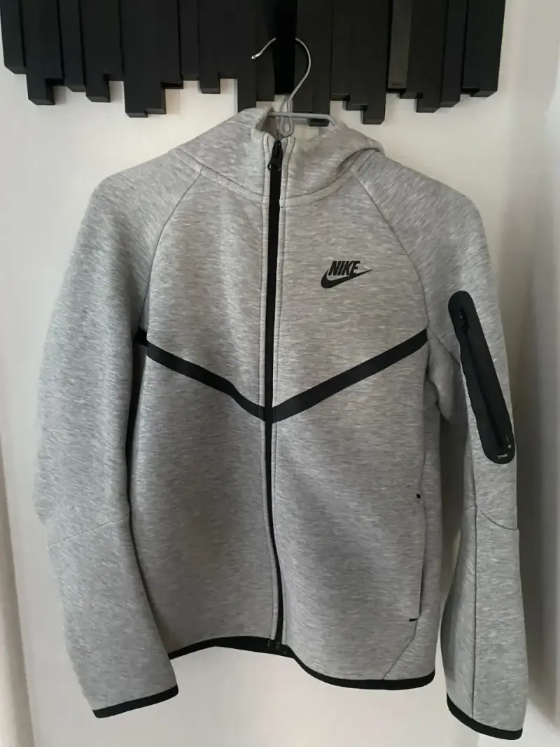 Polerón gris Nike con capucha - 1