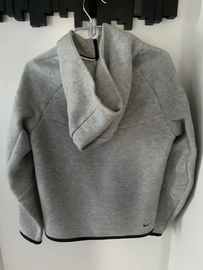 Polerón gris Nike con capucha - miniatura 2