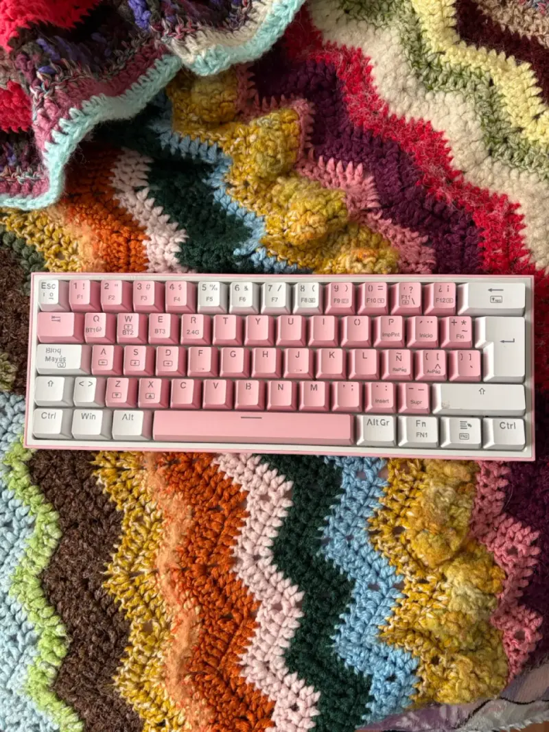 Teclado mecánico rosa y blanco - 1