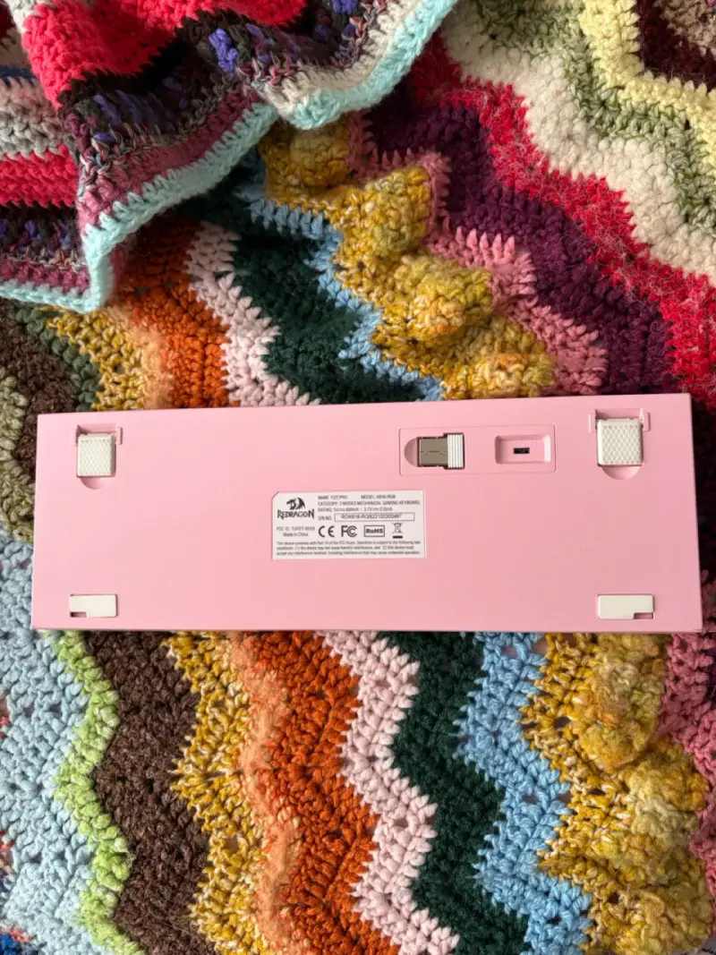 Teclado mecánico rosa y blanco - 2