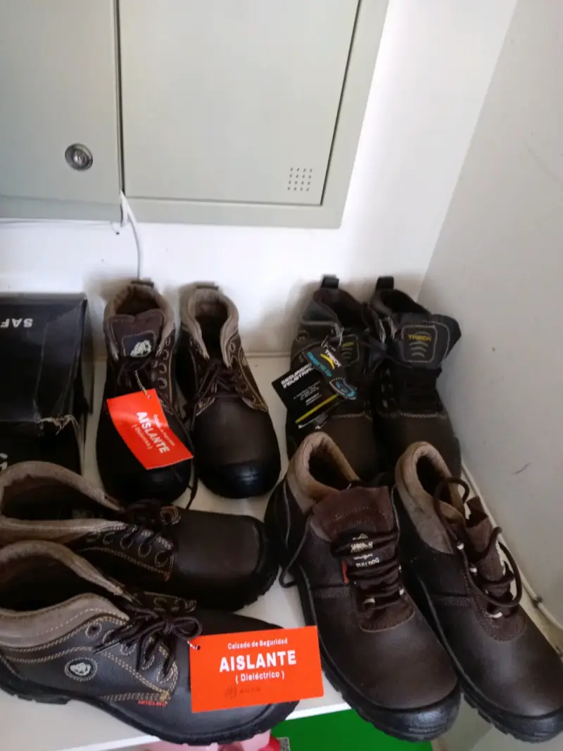 Zapatos de seguridad dieléctricos marrones
