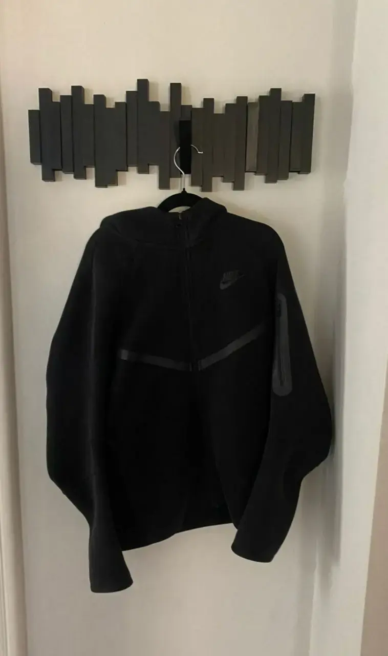 Polerón negro con capucha (TALLA L) - 1