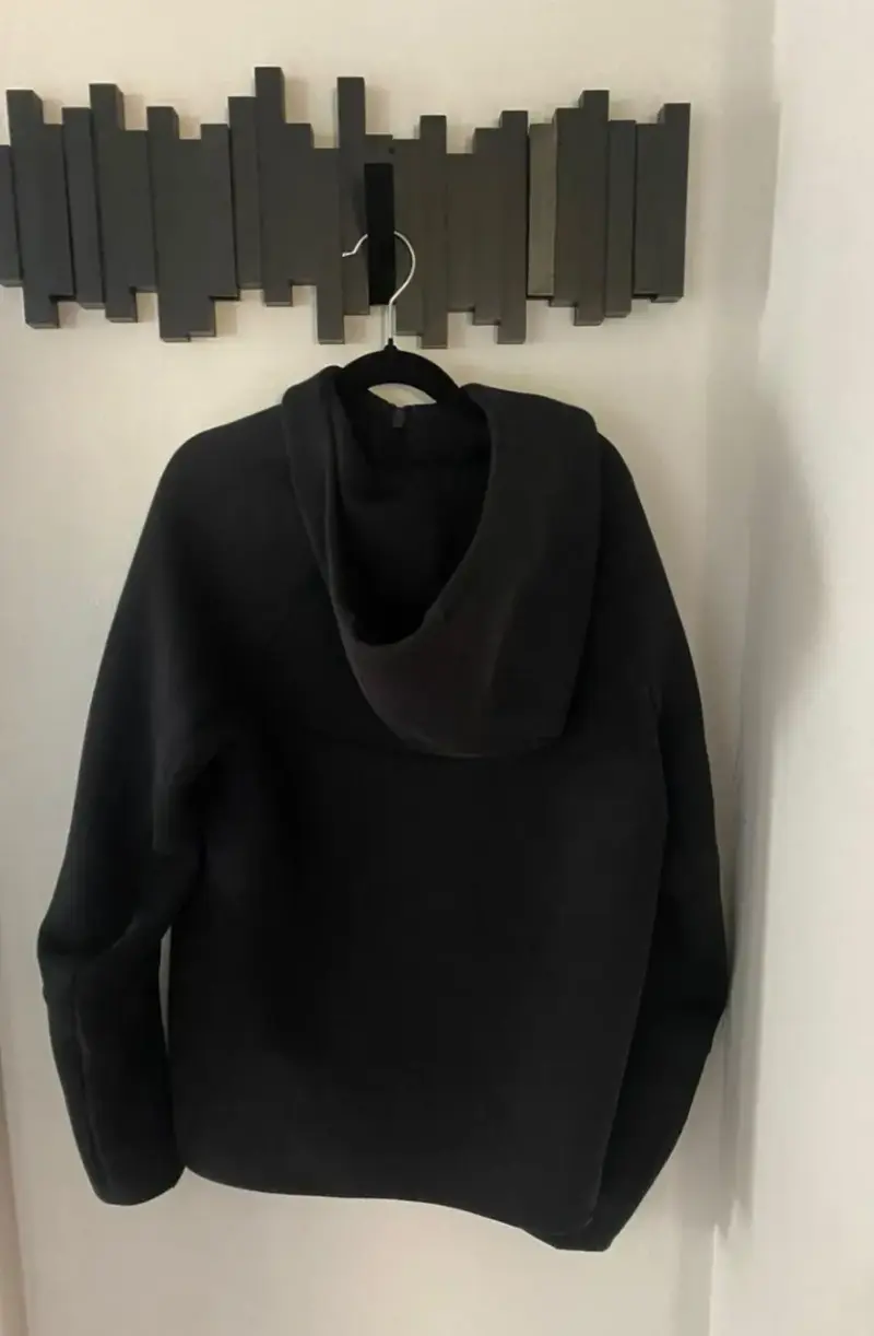 Polerón negro con capucha (TALLA L) - 2