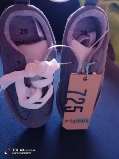 Zapatillas gris oscuro nuevas - miniatura 4