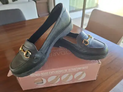 Mocasines negros con detalle dorado - miniatura 2
