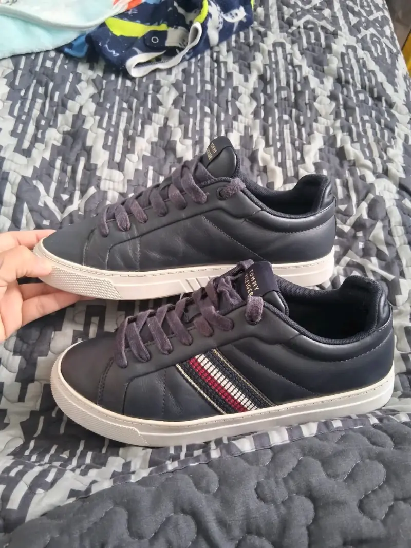 Vendo zapatillas Tommy Hilfiger - 1