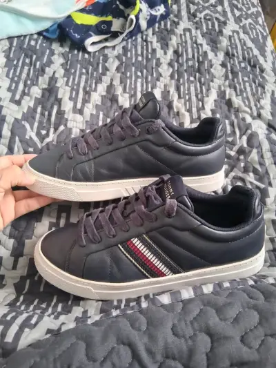 Vendo zapatillas Tommy Hilfiger - miniatura 1