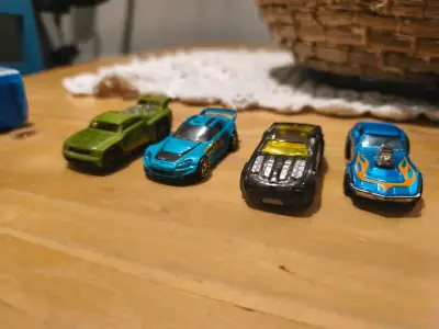 Set de 8 autos hotweels originales - miniatura 1