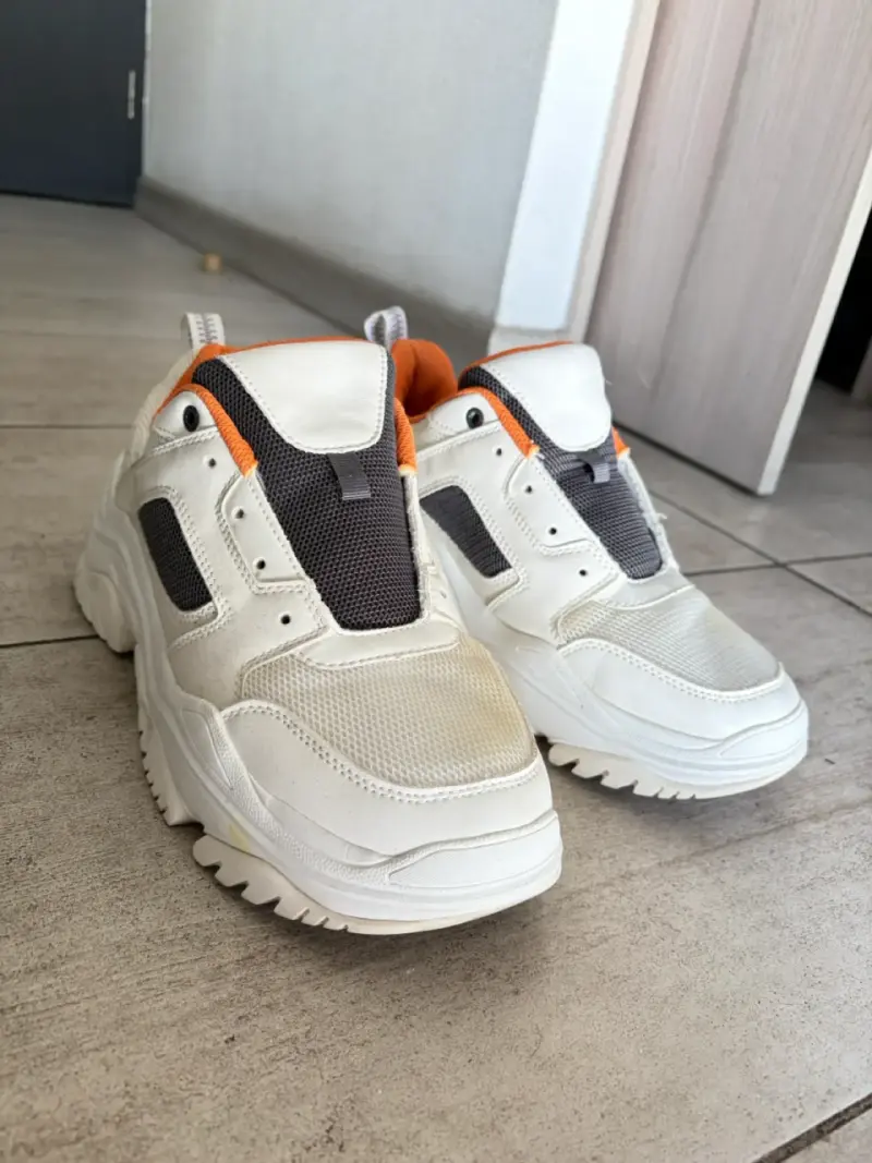 Zapatillas deportivas blancas y naranjas - 3