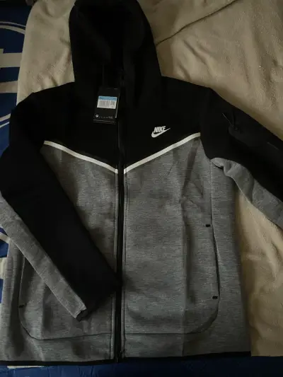 Polerón Nike Tech con capucha - miniatura 1