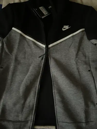 Polerón Nike Tech con capucha - miniatura 4