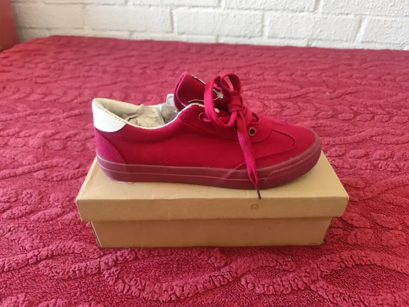 Zapatillas rojas de lona