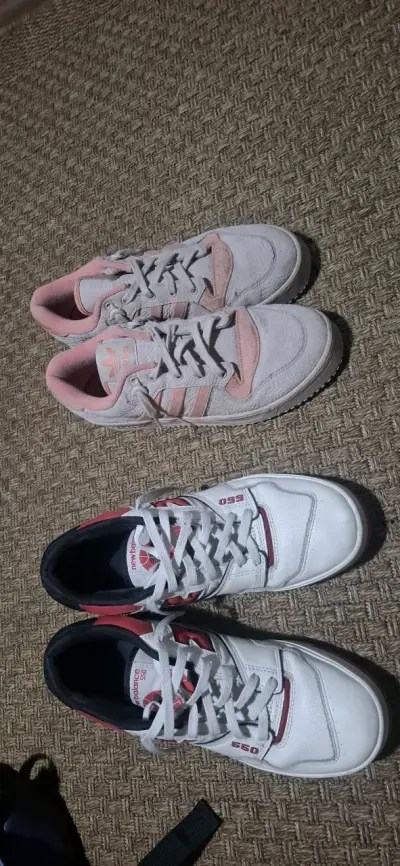 Zapatillas mixtas Adidas y New Balance - miniatura 1