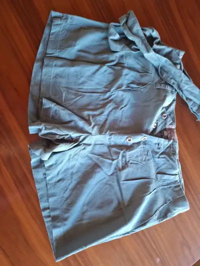Shorts verde con cinta ajustable - miniatura 3