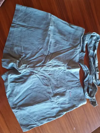 Shorts verde con cinta ajustable - miniatura 4