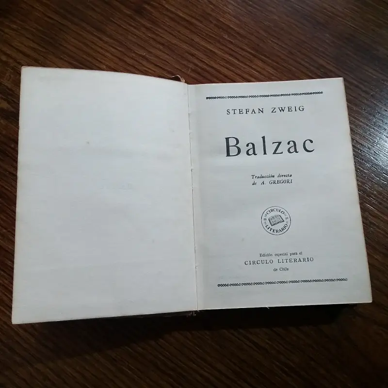 Libro antiguo con tapa de cuero - 2