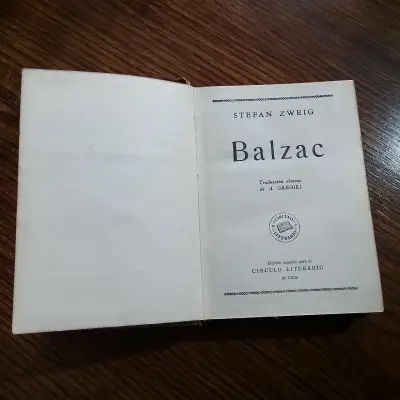 Libro antiguo con tapa de cuero - miniatura 2