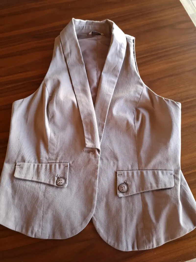 Chaleco sin mangas beige - 1