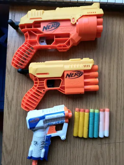 Set de pistolas Nerf con dardos - miniatura 1