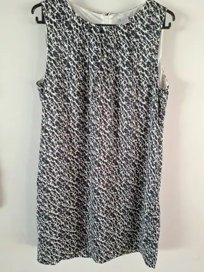 Vestido sin mangas estampado blanco y negro - miniatura 1