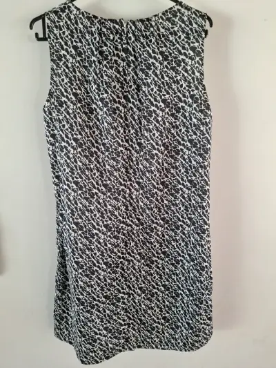 Vestido sin mangas estampado blanco y negro - miniatura 3