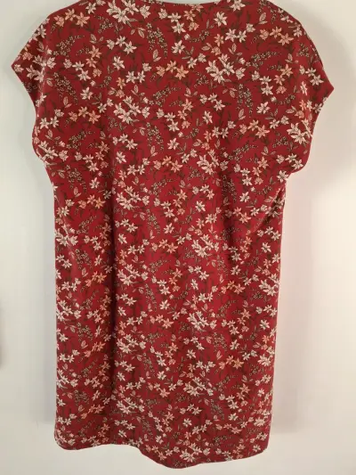 Vestido rojo floral - miniatura 3