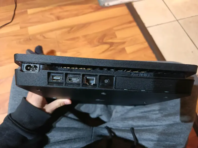 Consola PS4 Slim negra con 2 controles - 3