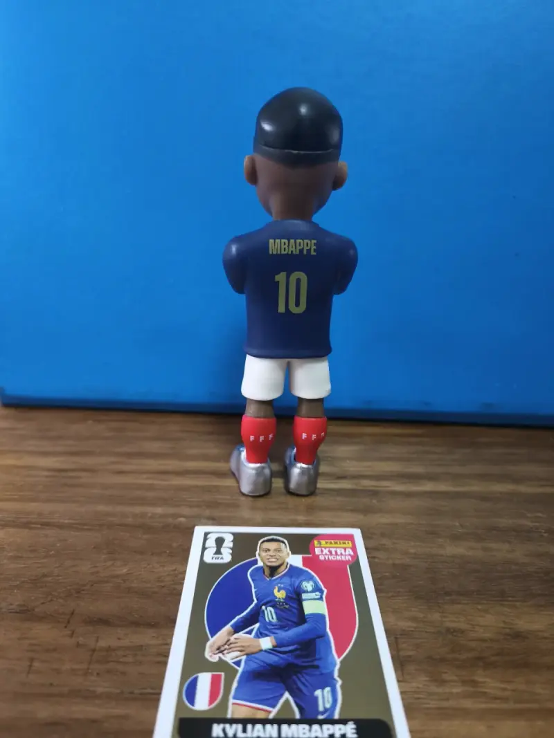 Figura y lámina de jugador fútbol