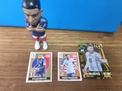 Figura y lámina de jugador fútbol - miniatura 2