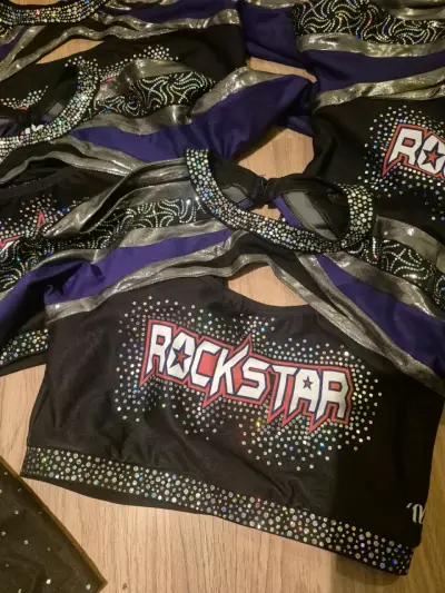 Top deportivo Rockstar negro - miniatura 1