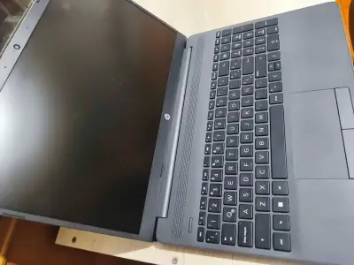 Notebook HP 15.6 pulgadas - miniatura 3