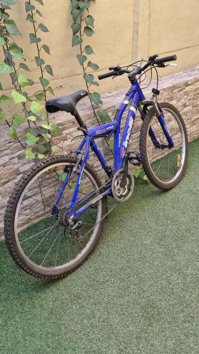 Bicicleta todo terreno azul - miniatura 2