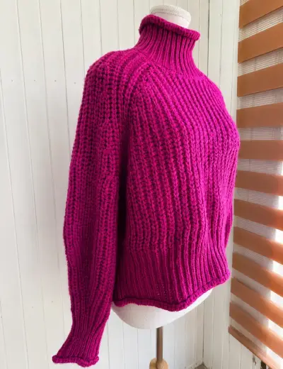 Suéter cuello alto fucsia - miniatura 2