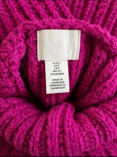 Suéter cuello alto fucsia - miniatura 3