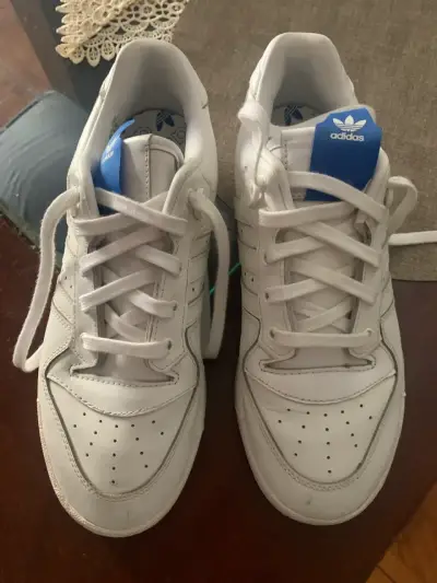 Zapatillas blancas Adidas deportivas - miniatura 1
