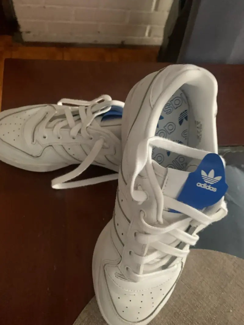 Zapatillas blancas Adidas deportivas - 2